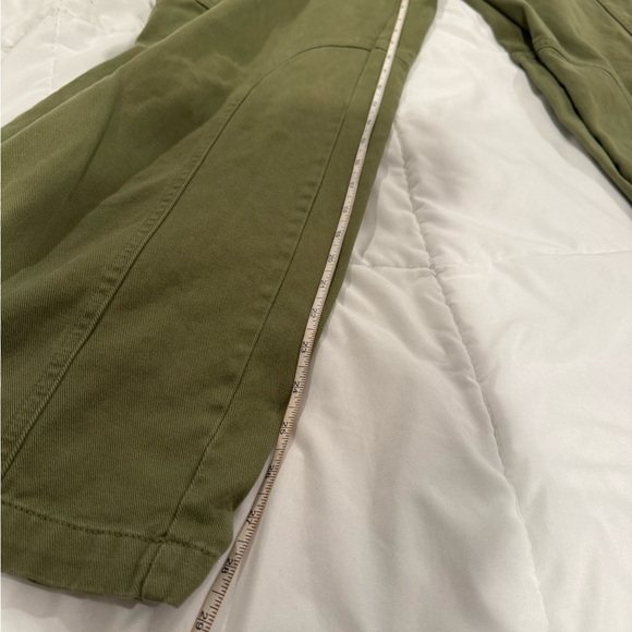 Women’s Green Cargo Pants - Picture 6 of 7